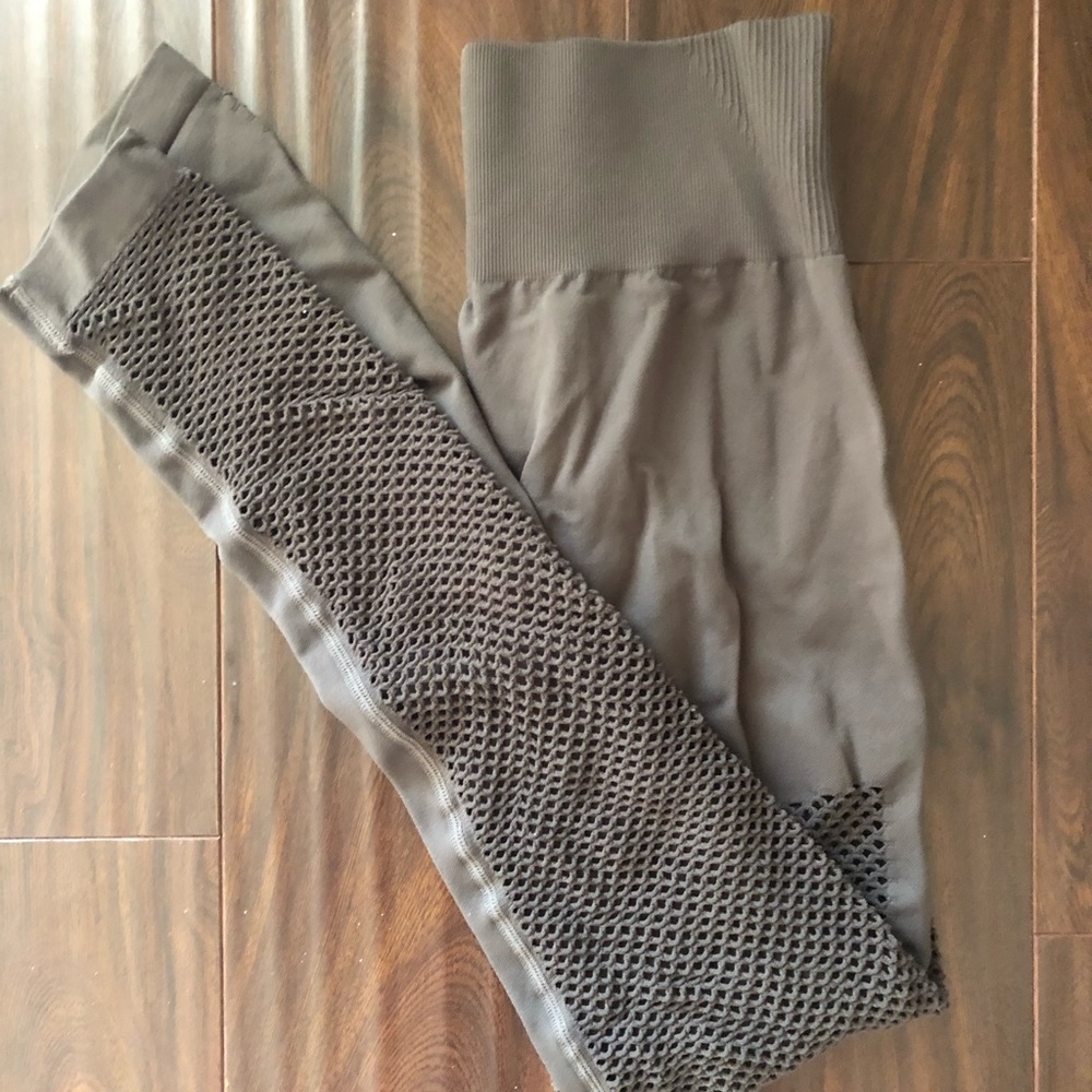 Carbon38 Camo Green Leggings